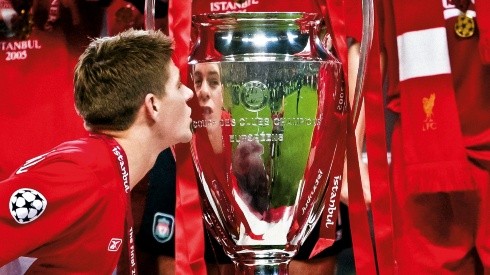 Steven Gerrard of Liverpool kisses the Champions League trophy. (Getty)