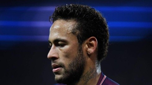 PSG comunica lesão de Neymar