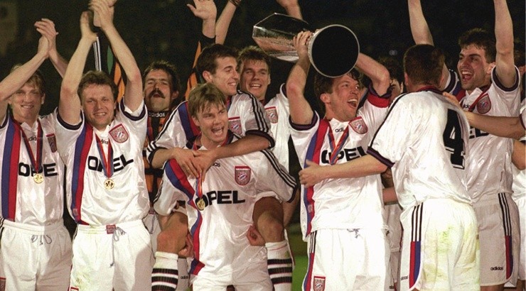 Bayern players and the 1996 UEFA Cup. (Getty)