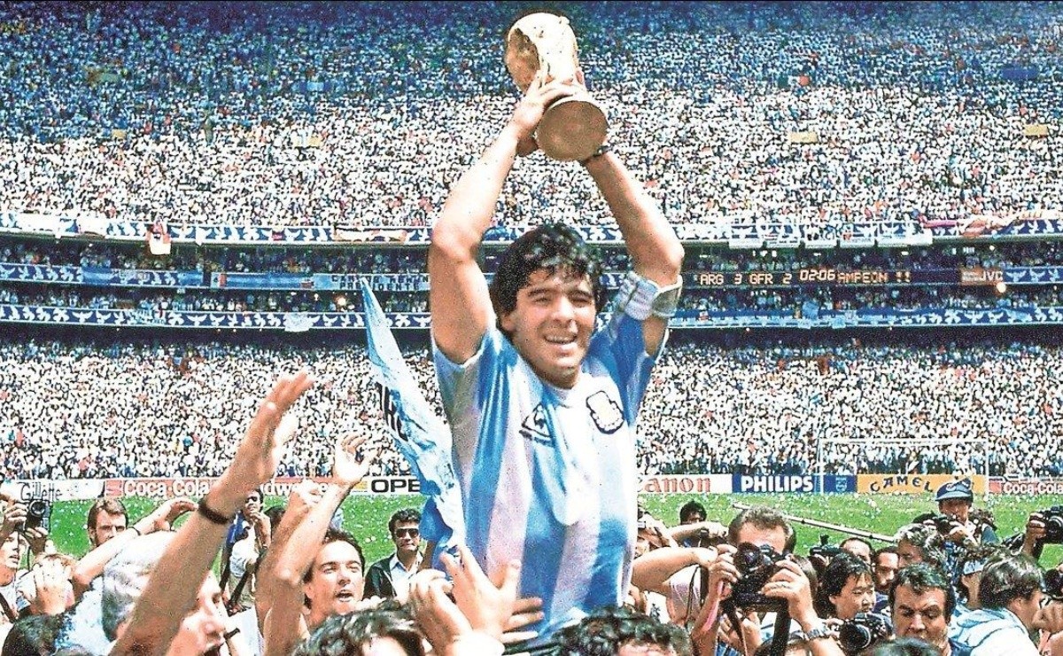 Diego Armando Maradona Estadio Azteca Escenario Que Lo Convirtió En 9710