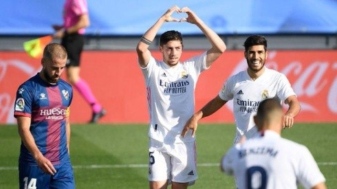 Benzema durmió, asistió y Valverde clavó un golazo para el 3-0 del Madrid