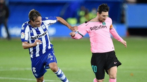 Lionel Messi en acción contra Alavés.