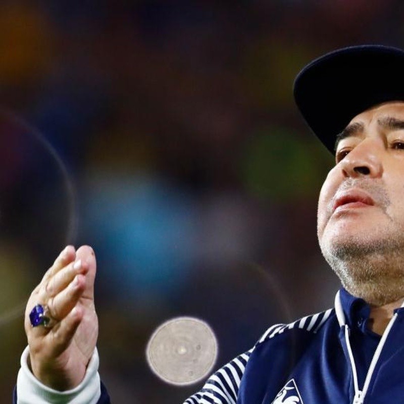 Maradona fue operado con éxito: "Diego está controlado y muy bien"