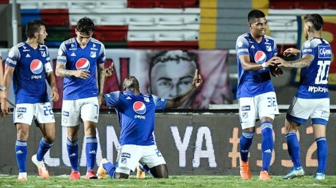 "Me le quito el sombrero a estos jugadores que quieren sudar la camiseta" Alberto Gamero.