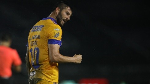 André-Pierre Gignac cruzó a David Faitelson