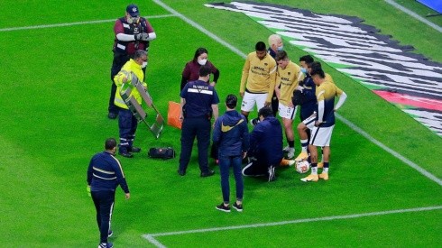 Momento de la lesión de Talavera en la previa del Pumas vs. Cruz Azul