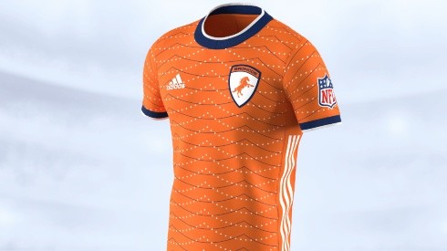 El jersey edición fútbol de los Denver Broncos (Bolavip)