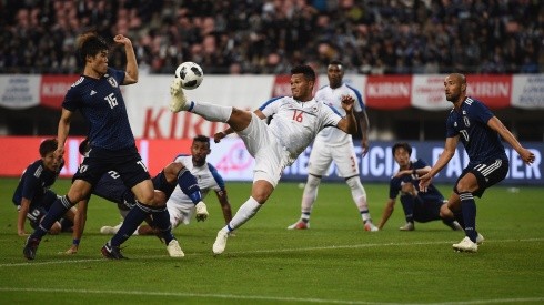 Rolando Blackburn of Panama kicks the ball at goal during the international friendly match between Japan and Panama. (Getty)