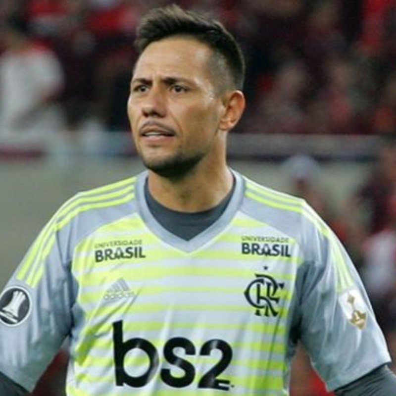 Flamengo informa diagnóstico de Diego Alves