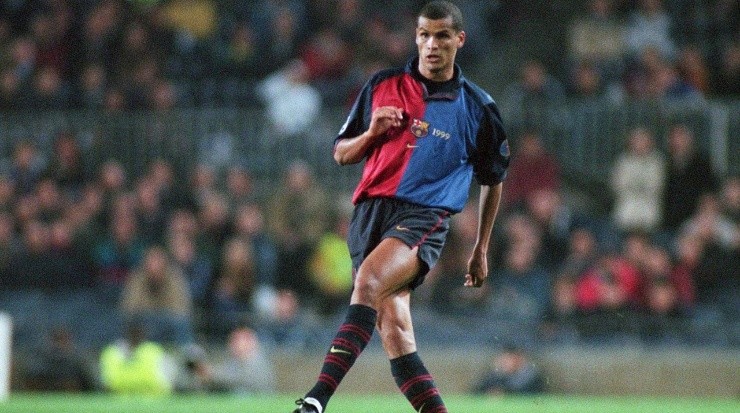 Rivaldo playing for Barcelona in 2000. (Getty)