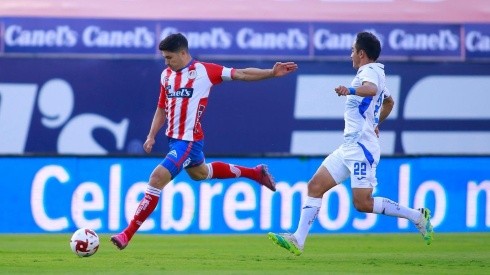 Nicolás Ibañez en el duelo ante Cruz Azul