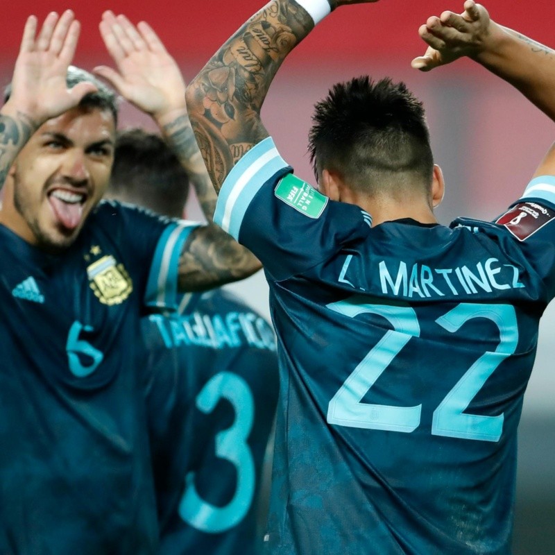 Paredes apretó el triángulo, Lautaro amagó al arquero y hay gol de Argentina