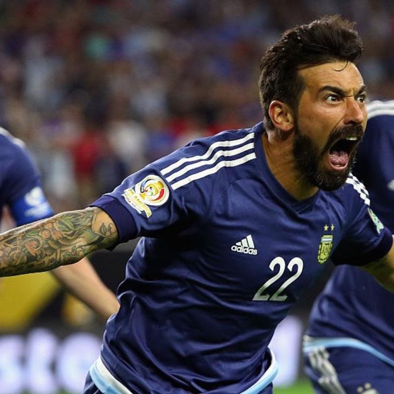 El tuit del Pocho Lavezzi en medio del partido de la Selección Argentina ante Perú