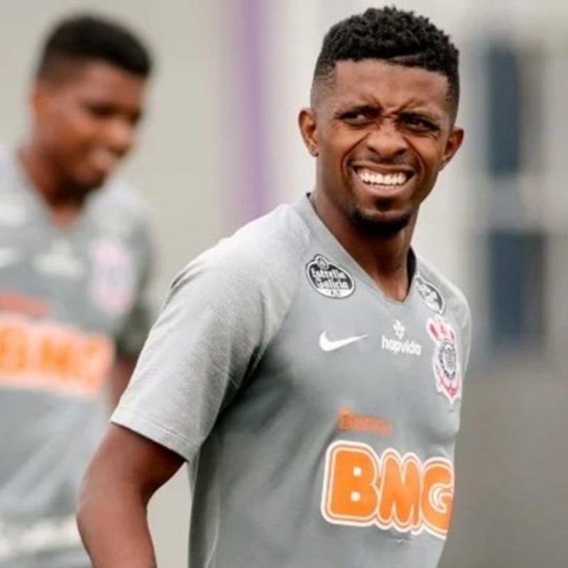 Mancini ignora opinião da Fiel e exalta Jonathan Cafú no Corinthians