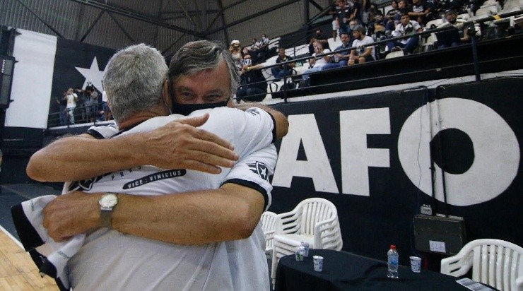 Durcesio Mello comemora a vitória no pleito de General Severiano - Foto: Botafogo - Divulgação