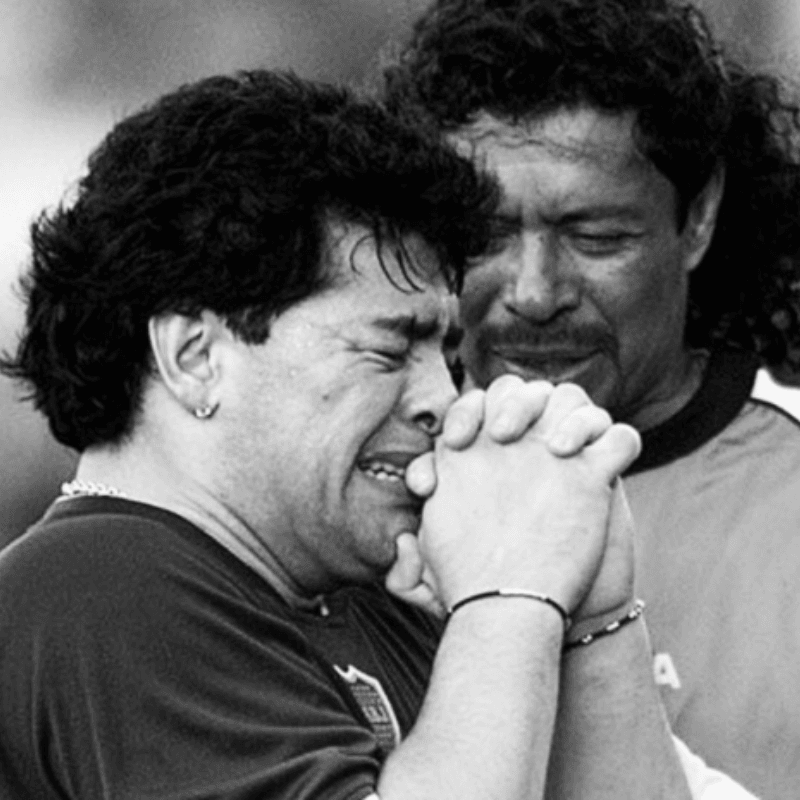 El Tino Asprilla y René Higuita le dan la despedida Diego Maradona