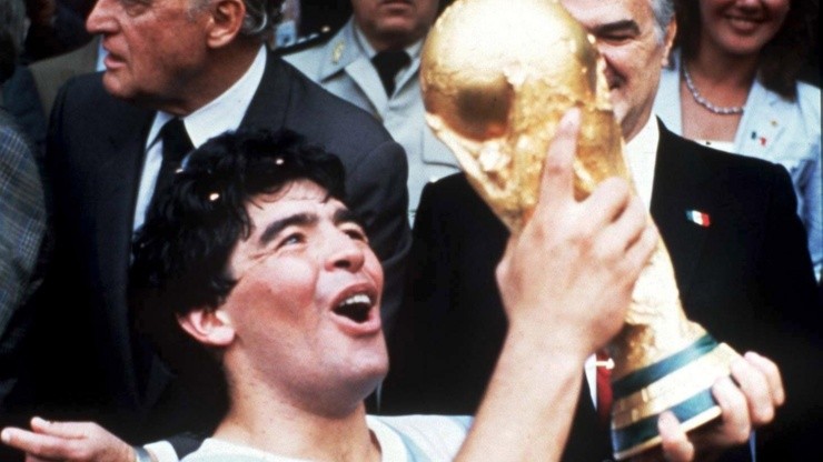 Maradona y la muestra de satisfacción de todo un país. Fuente: Getty