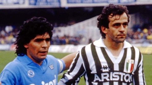 Diego Maradona enfrentando a Juventus.