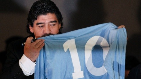 Diego Maradona kissing the Napoli soccer jersey (Getty).