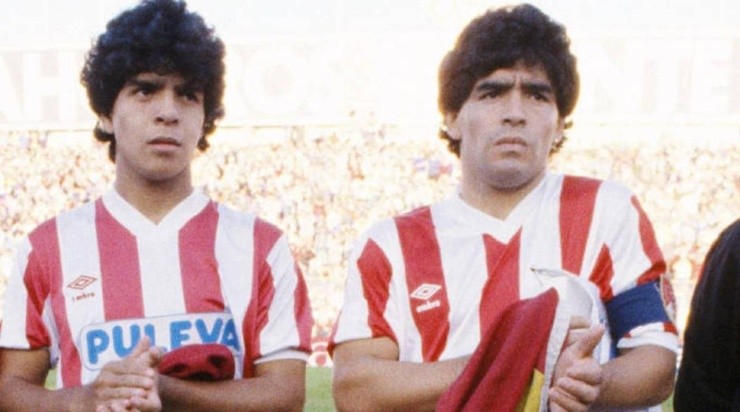 Diego y &quot;Lalo&quot; Maradona con la de Granada (Diario AS)