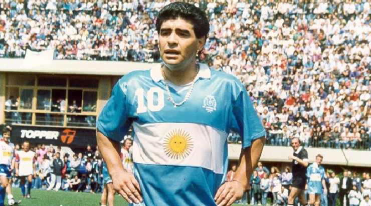 Maradona con la de Argentina que no se usó en Italia 90
