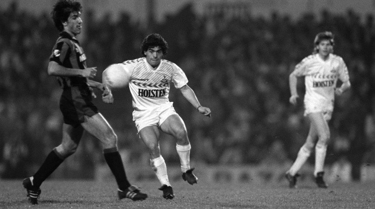 Maradona con la del Tottenham Hotspur