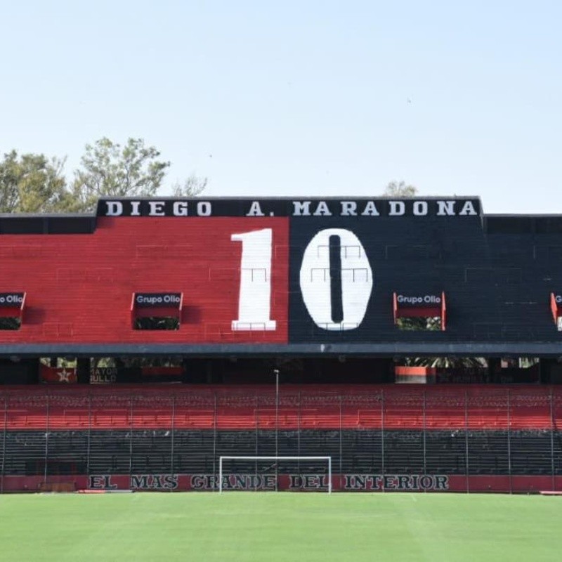 Newell's no olvida: La Lepra pintó un 10 gigante en la tribuna Diego Maradona