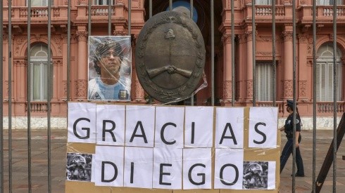 El llanto desconsolado de un nene por la muerte de Maradona: "Quiero que vuelva"
