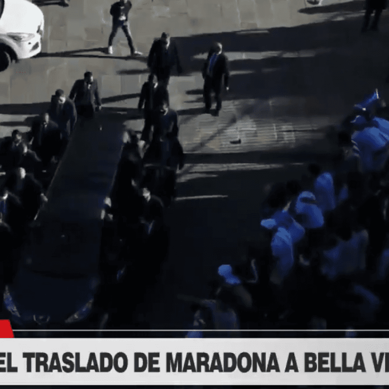 Video: Diego Maradona se fue de Casa Rosada con el aliento de todo el pueblo