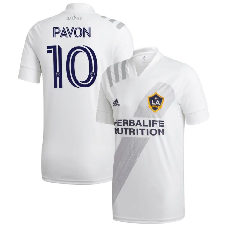 Camiseta de Cristian Pavón de LA Galaxy (mlsstore.com).