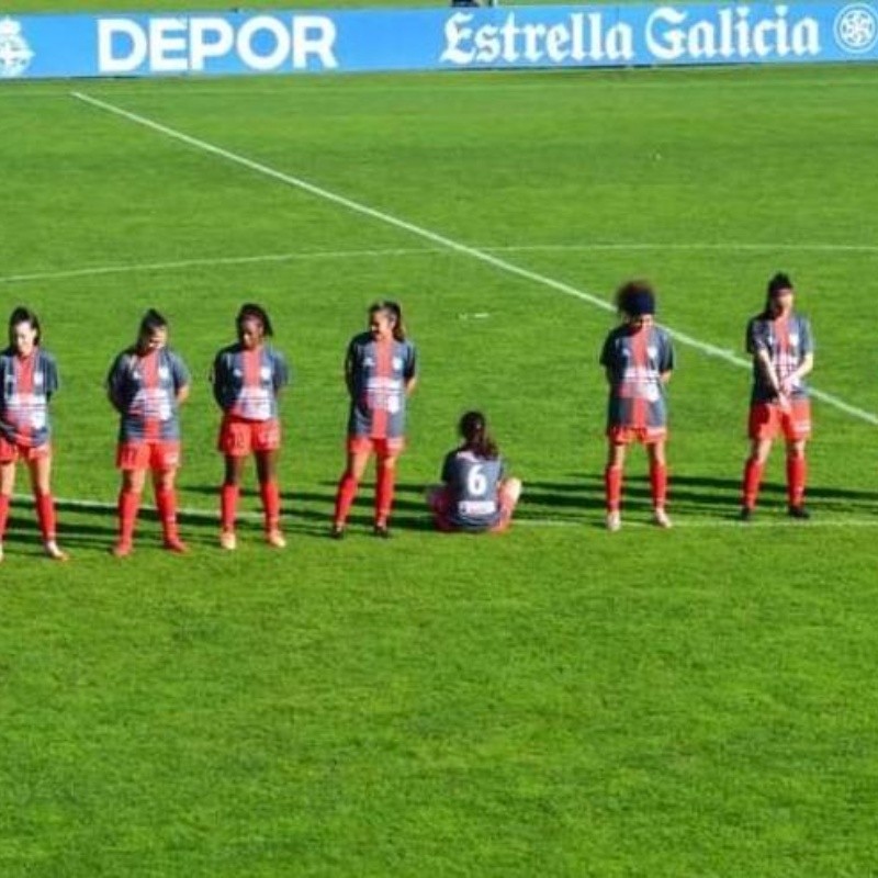 Ella se sentó en el minuto de silencio por Maradona y su equipo perdió 10 a 0