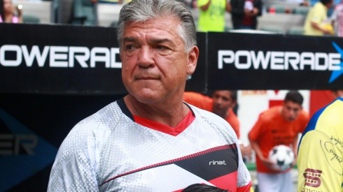 Héctor Zelada, enfadado por la eliminación, responsabilizó a Guillermo Ochoa y apoyó a Miguel Herrera.