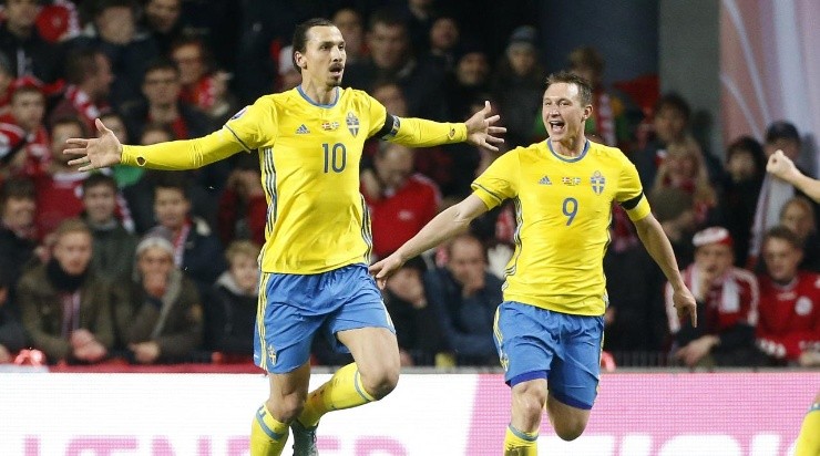 Zlatan Ibrahimović playing for Sweden (Getty)