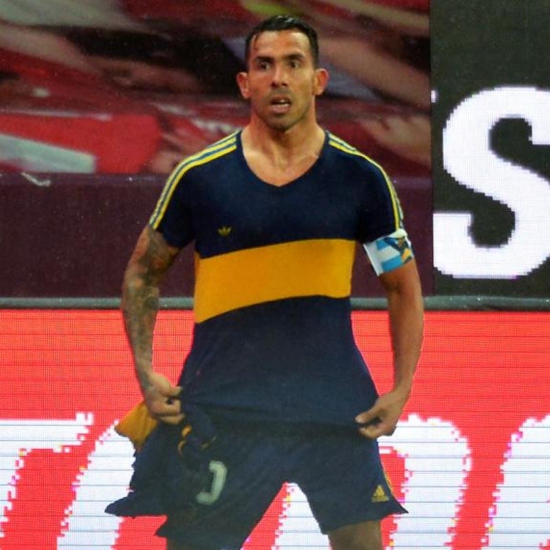 Como Messi: Tevez hizo el 1 a 0 de Boca, se sacó la remera y mostró la 10 de Diego