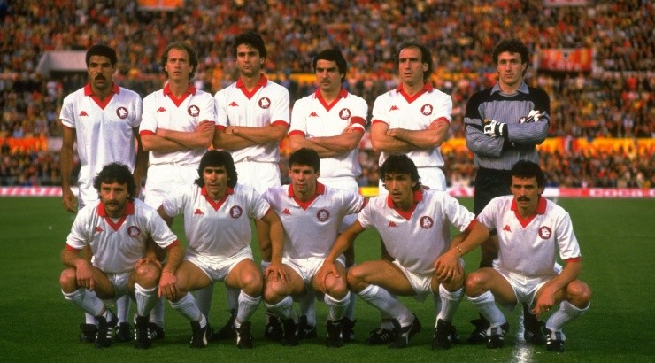 The AS Roma team pose for a photograph before the European Cup Final against Liverpool. (Getty Images)
