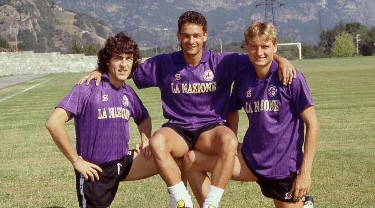 Oscar Dertycia (left), Roberto Baggio (centre), and Kubik Lubos (right) pose for photo of Fiorentina in 1998-99. (Getty Images)