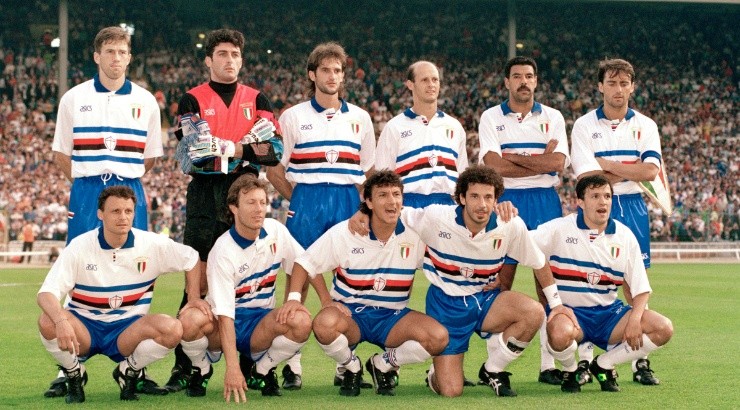 Sampdoria line up for a group photo before the 1992 European Cup Final between Sampdoria and Barcelona. (Getty Images)