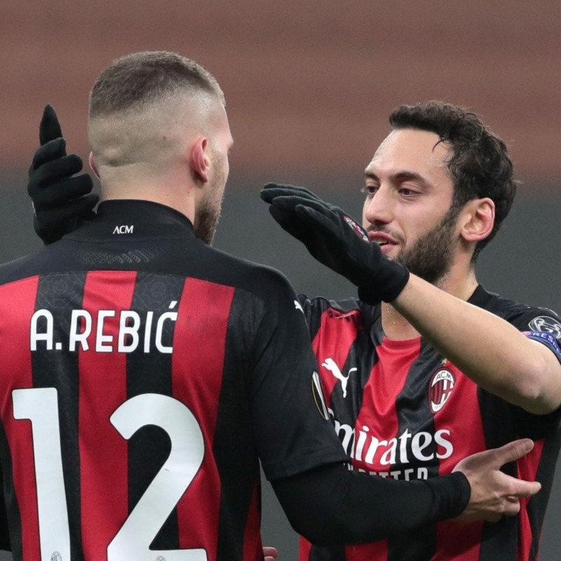 El arquero quedó parado: el golazo de Calhanoglu para Milan por Europa League