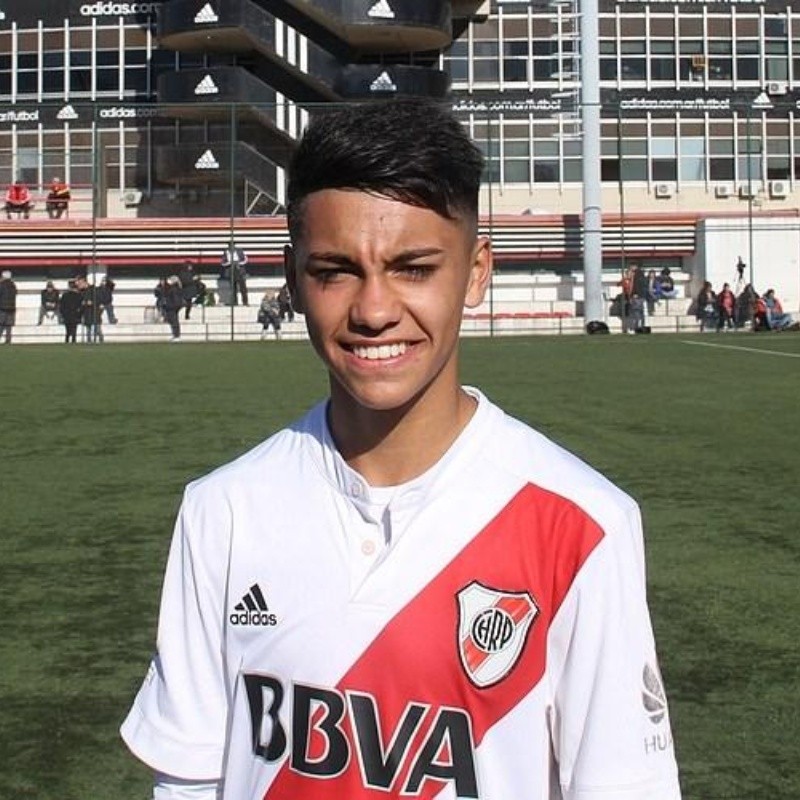 River: un juvenil con coronavirus y dos más aislados por contacto estrecho