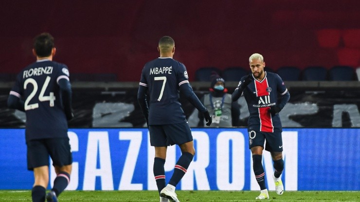 PSG aplastó 5-1 al Istanbul y clasificó a octavos como primero de su grupo