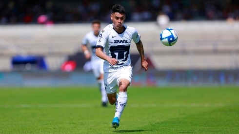 Felipe Mora podría regresar a Pumas UNAM si se dan las salidas de Juan Ignacio Dinenno o Carlos González