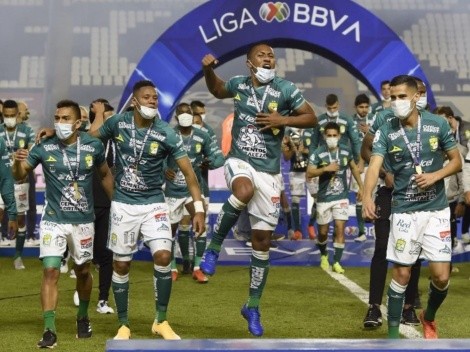 Pedro Aquino se puso vestimenta peruana tras salir campeón en México