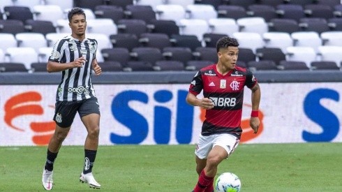 Gomes aponta dicas de Rogério Ceni durante os jogos