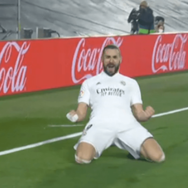 Te cabecea hasta la grúa del Bernabéu: Benzema apareció para el 2-1