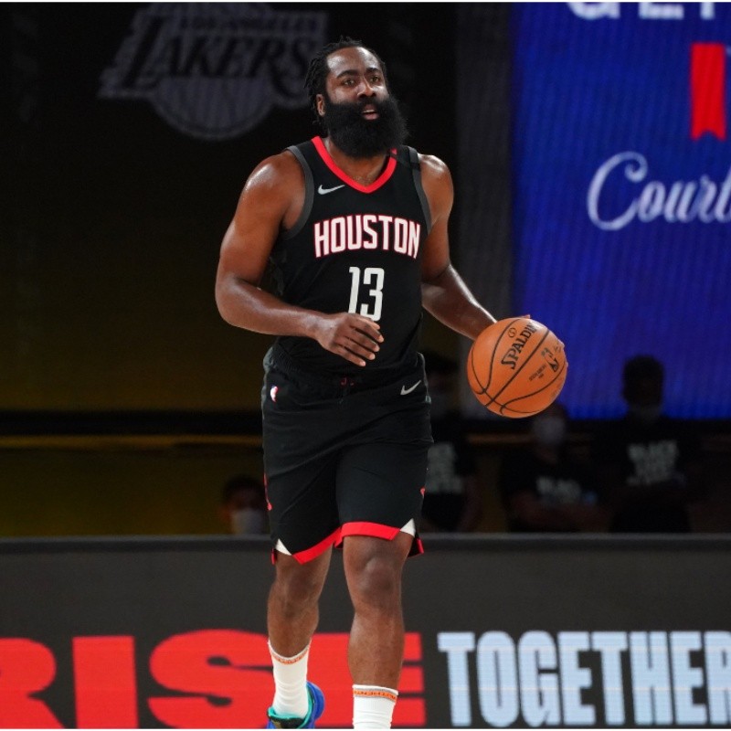 Las redes sociales no perdonaron a James Harden por presentarse "gordo" a entrenar