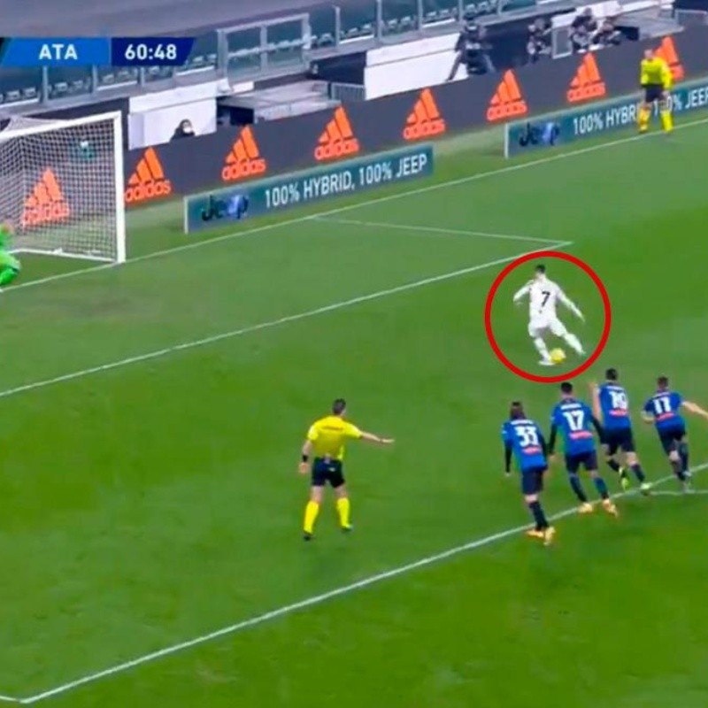 Video: Cristiano se hizo cargo del penal y el arquero del Atalanta se lo atajó