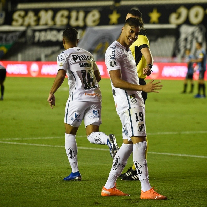 Solo faltó Pelé: Santos le hizo cuatro a Gremio y pasó a semis