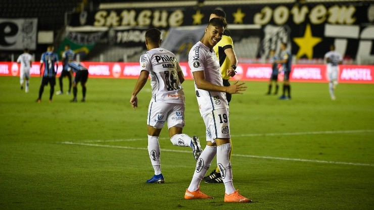 Solo faltó Pelé: Santos le hizo cuatro a Gremio y pasó a semis