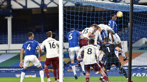 Gigante, Yerry Mina: saltó más que todos y de cabeza puso a ganar al Everton