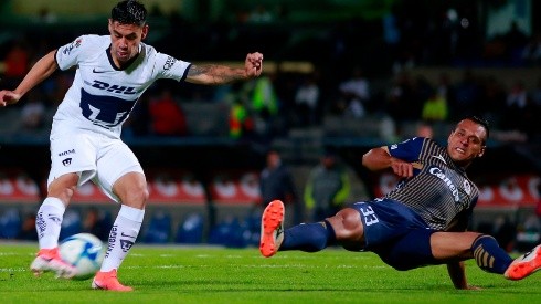 Felipe Mora podría volver a vestir la playera de Pumas en 2021.